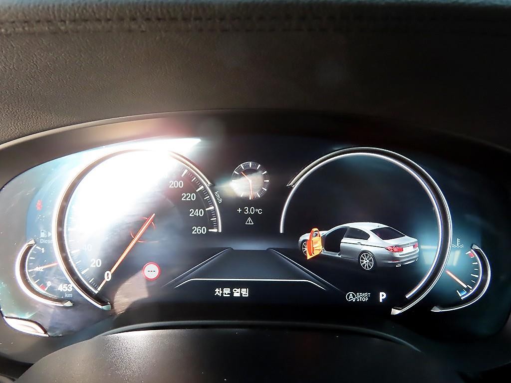 BMW 5시리즈 5시리즈 (G30) 520d M 스포츠 플러스 이미지 9
