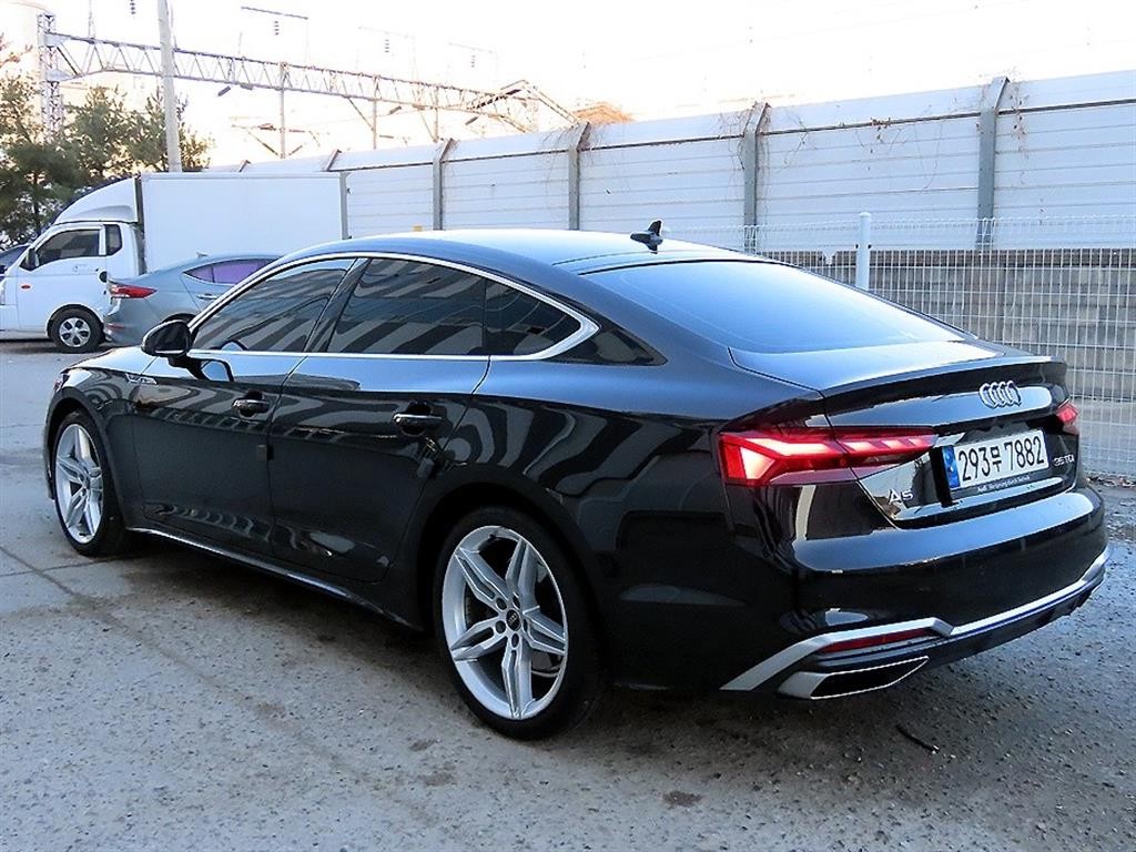 아우디 A5 A5 (F5) 35 TDI 프리미엄 스포트백 이미지 3