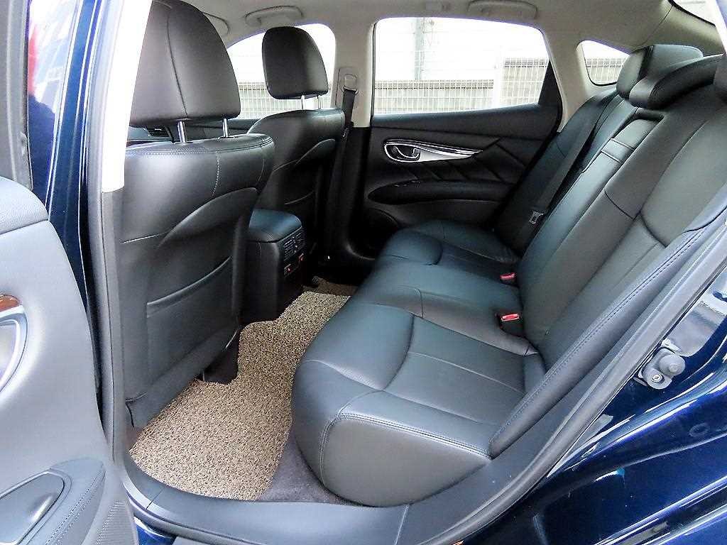 인피니티 Q Q70 3.7스타일 이미지 6