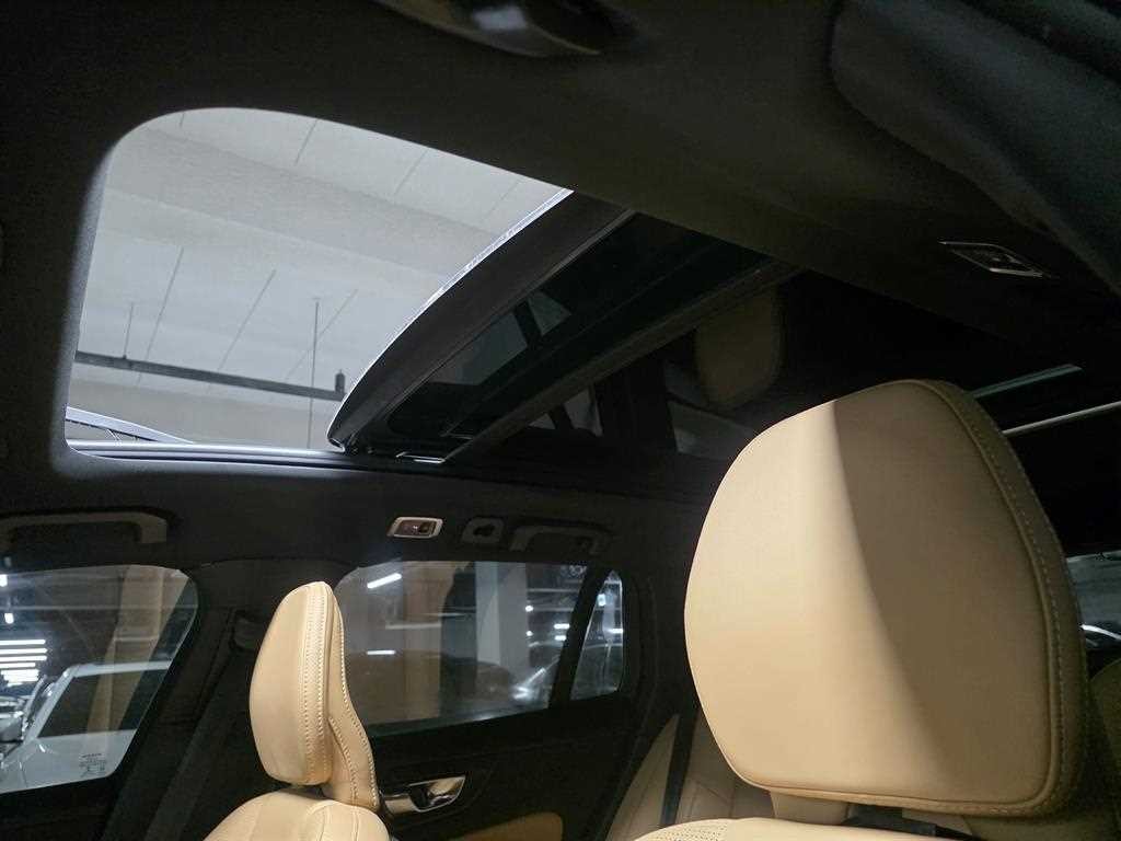 볼보 V60 V60 크로스 컨트리 2세대 2.0 B5 프로 AWD 이미지 13