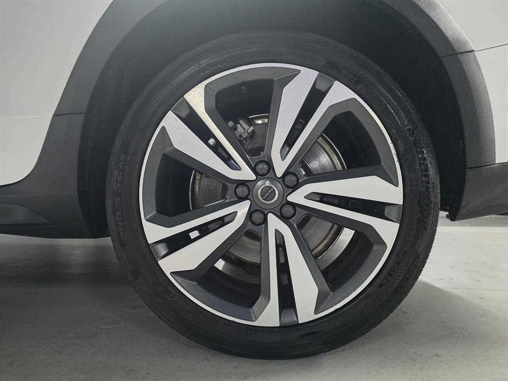볼보 V60 V60 크로스 컨트리 2세대 2.0 B5 프로 AWD 이미지 19