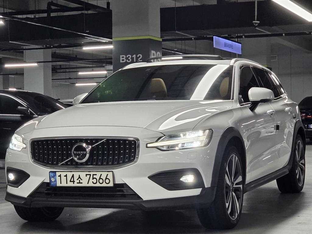 볼보 V60 V60 크로스 컨트리 2세대 2.0 B5 프로 AWD 이미지 2