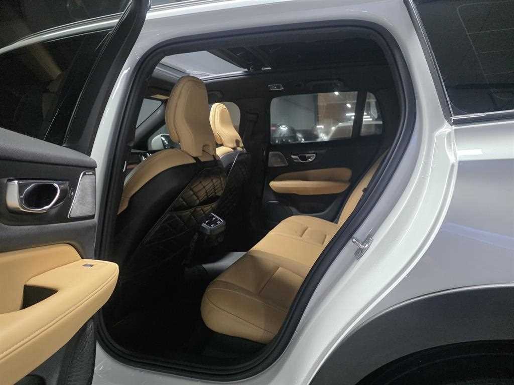 볼보 V60 V60 크로스 컨트리 2세대 2.0 B5 프로 AWD 이미지 8
