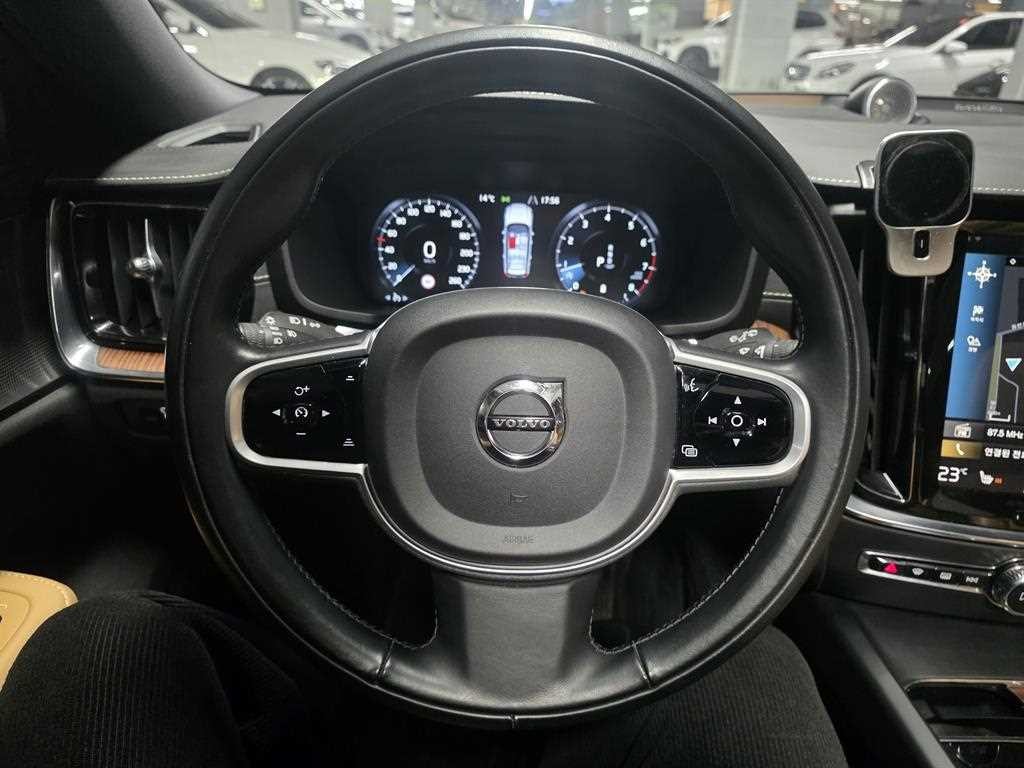 볼보 V60 V60 크로스 컨트리 2세대 2.0 B5 프로 AWD 이미지 9