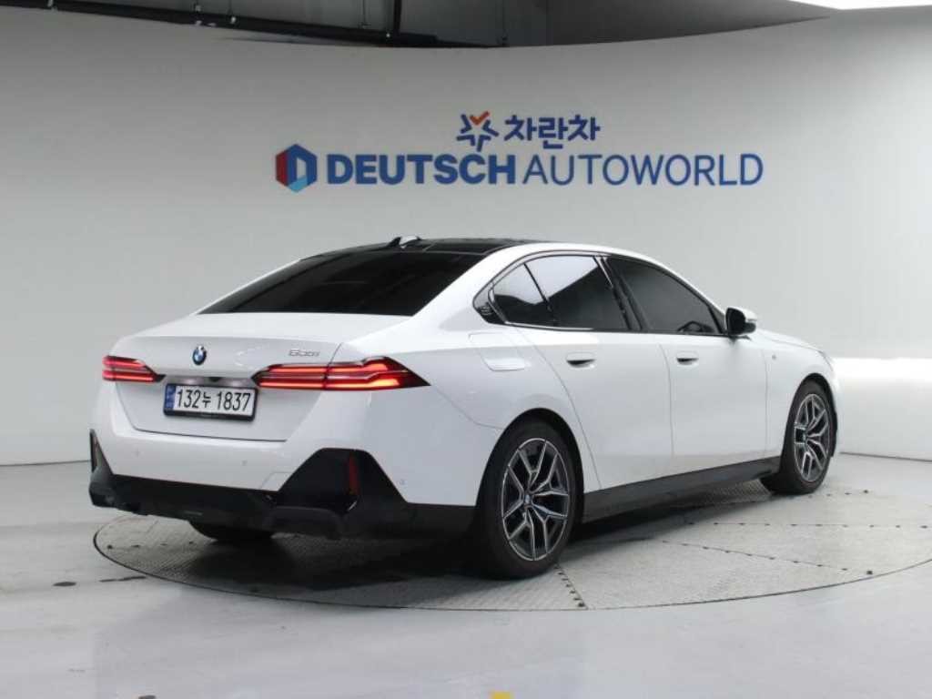 BMW 5시리즈 5시리즈 (G60) 520i M 스포츠 이미지 2