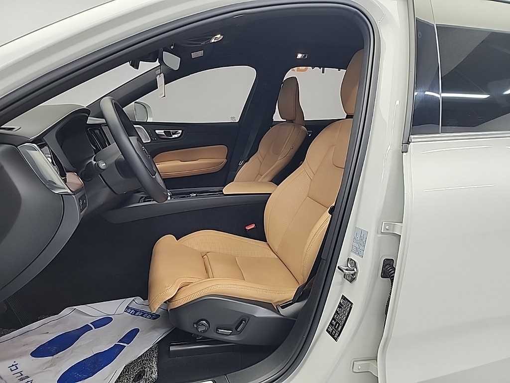 볼보 XC60 XC60(2세대) B5 AWD 인스크립션 이미지 11