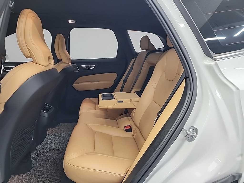 볼보 XC60 XC60(2세대) B5 AWD 인스크립션 이미지 12