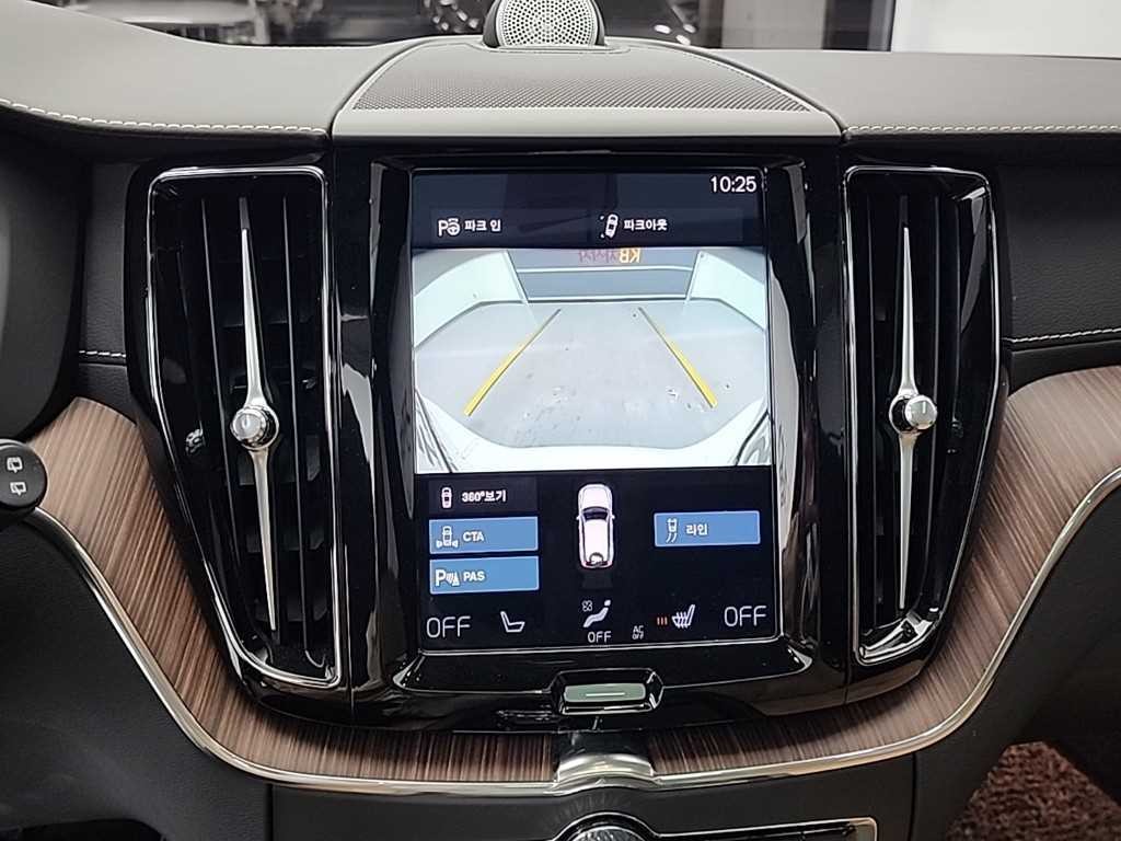 볼보 XC60 XC60(2세대) B5 AWD 인스크립션 이미지 15