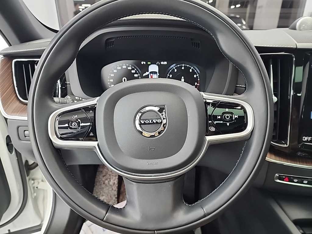 볼보 XC60 XC60(2세대) B5 AWD 인스크립션 이미지 9