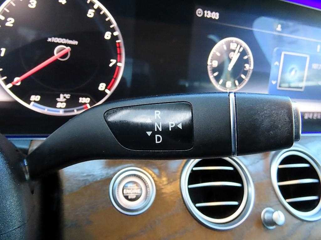 벤츠 E 클래스 E-클래스 W213 E300 4MATIC 아방가르드 이미지 11