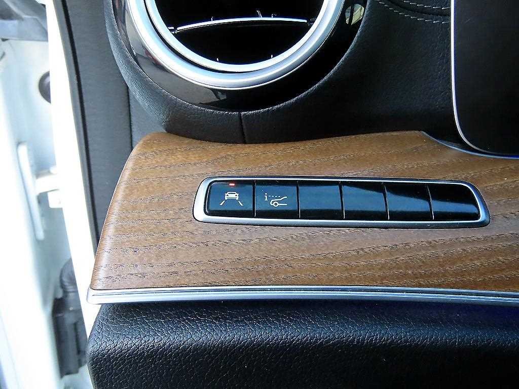 벤츠 E 클래스 E-클래스 W213 E300 4MATIC 아방가르드 이미지 12