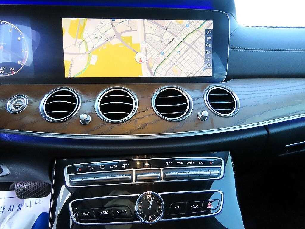 벤츠 E 클래스 E-클래스 W213 E300 4MATIC 아방가르드 이미지 14
