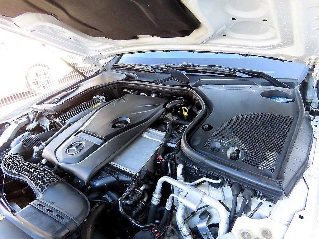 벤츠 E 클래스 E-클래스 W213 E300 4MATIC 아방가르드 이미지 19