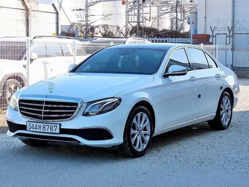 벤츠 E 클래스 E-클래스 W213 E300 4MATIC 아방가르드 이미지 2