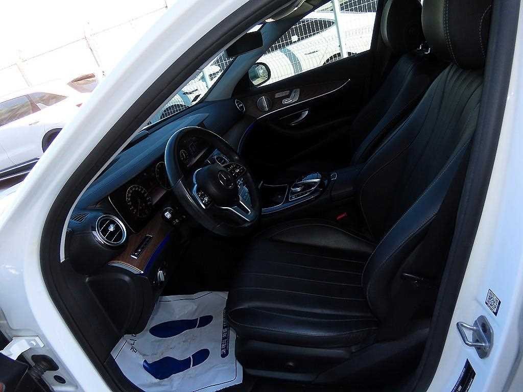 벤츠 E 클래스 E-클래스 W213 E300 4MATIC 아방가르드 이미지 5