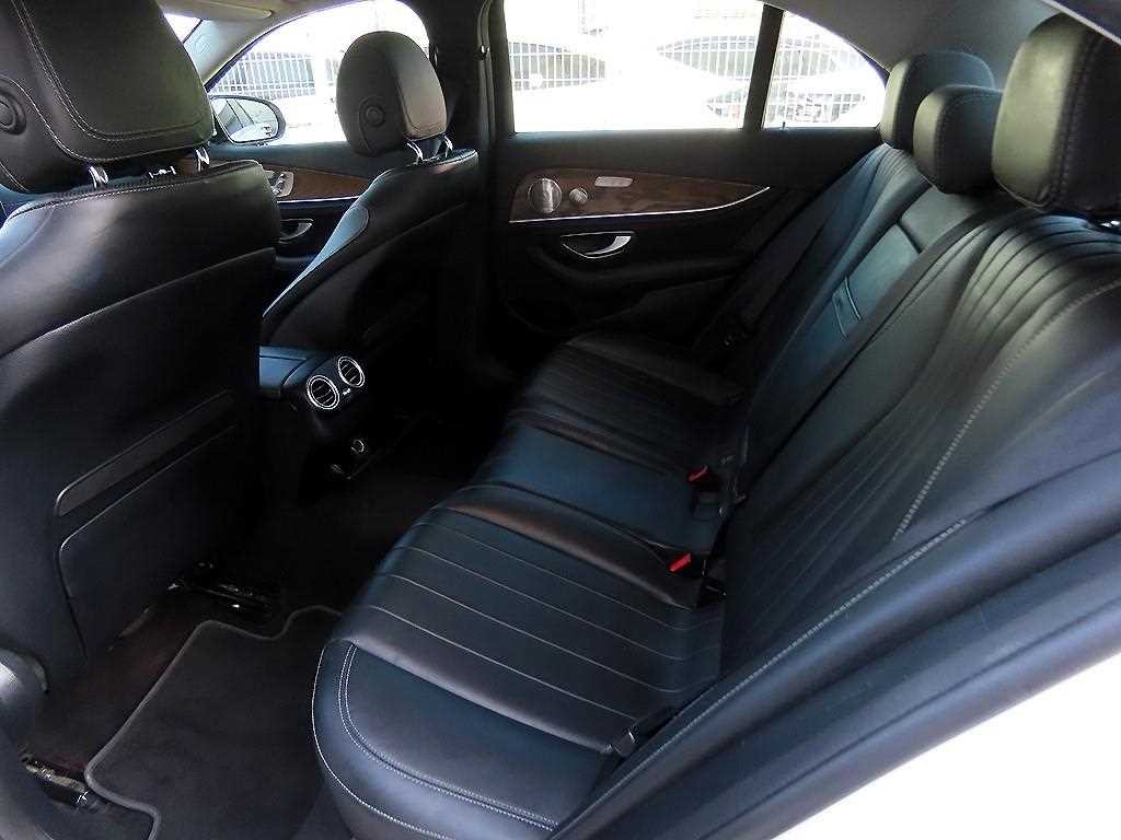 벤츠 E 클래스 E-클래스 W213 E300 4MATIC 아방가르드 이미지 6