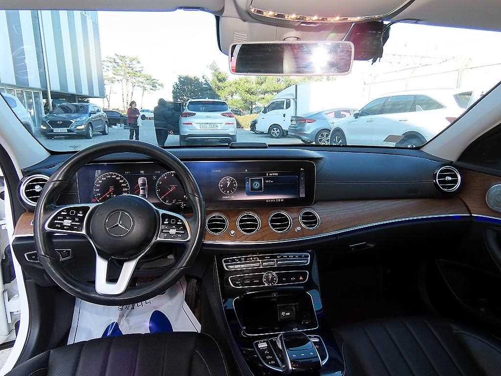 벤츠 E 클래스 E-클래스 W213 E300 4MATIC 아방가르드 이미지 7