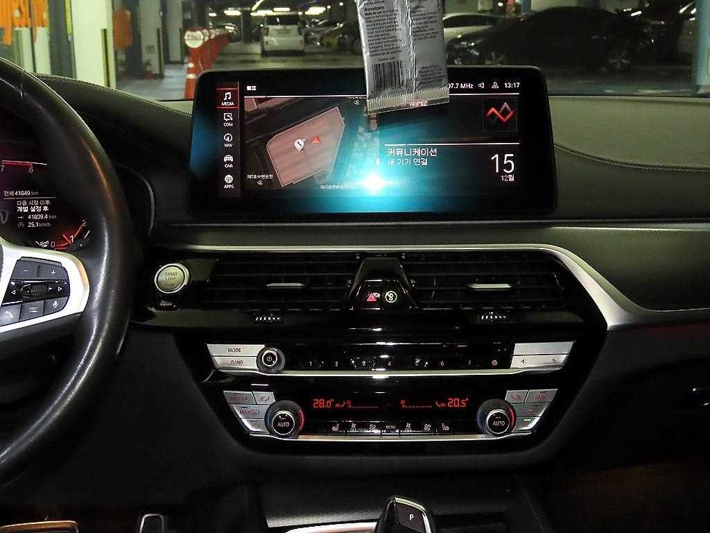 BMW 5시리즈 5시리즈 (G30) 520i M 스포츠 이미지 11