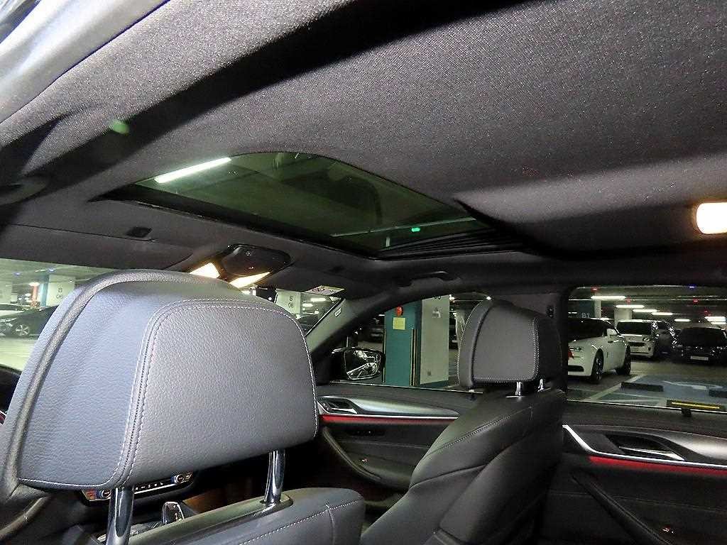 BMW 5시리즈 5시리즈 (G30) 520i M 스포츠 이미지 17