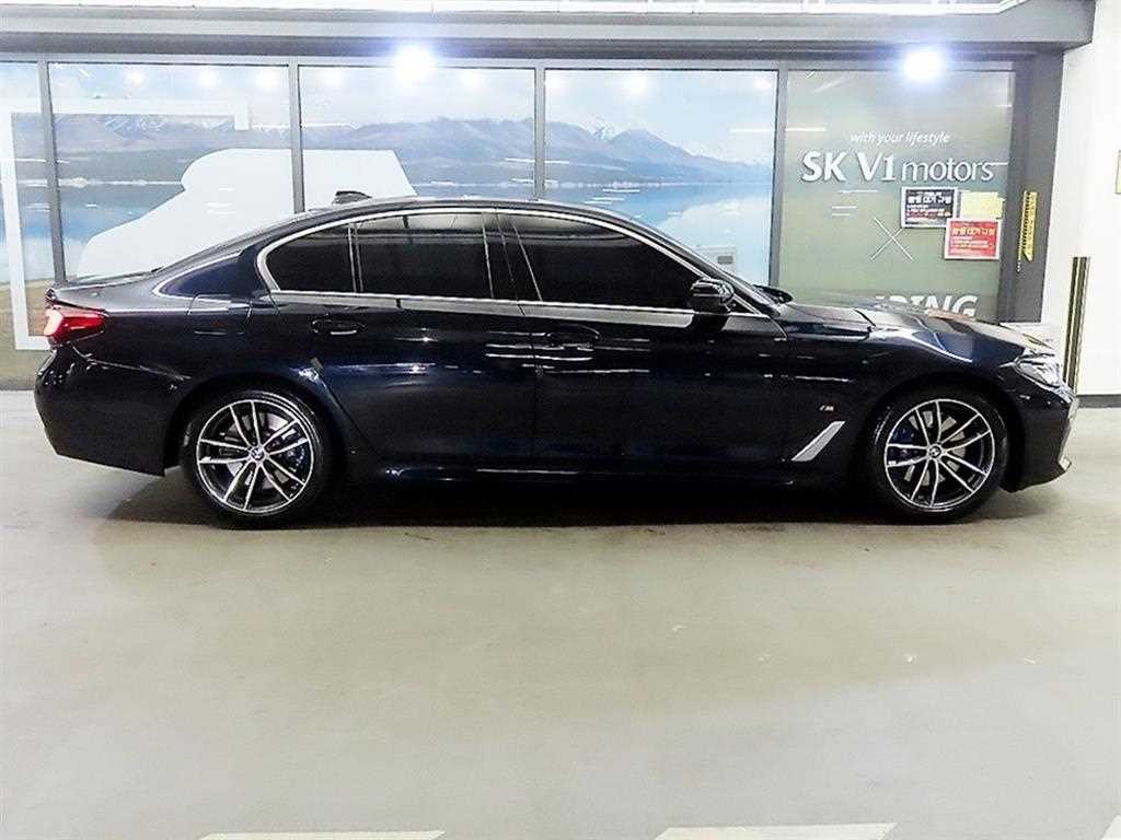 BMW 5시리즈 5시리즈 (G30) 520i M 스포츠 이미지 3