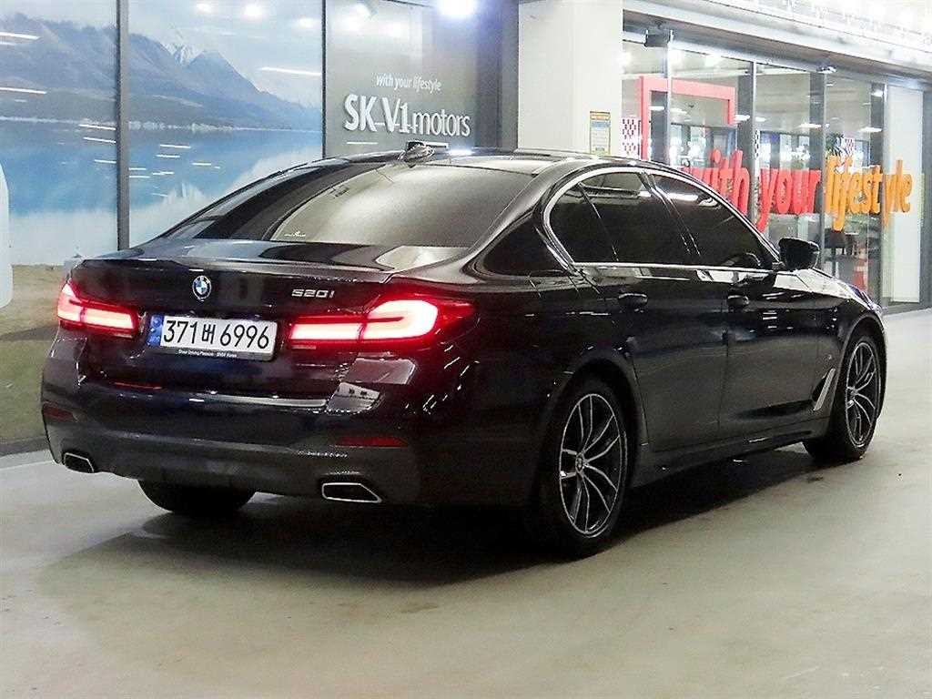 BMW 5시리즈 5시리즈 (G30) 520i M 스포츠 이미지 4
