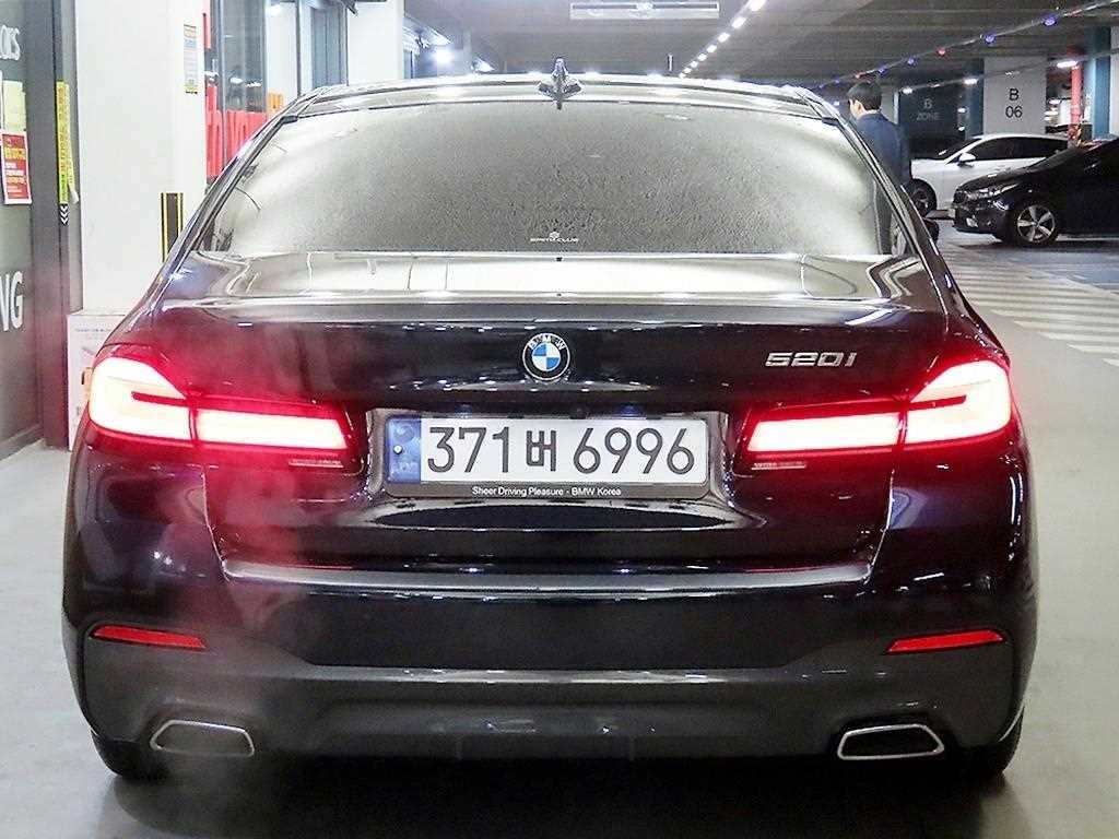 BMW 5시리즈 5시리즈 (G30) 520i M 스포츠 이미지 5