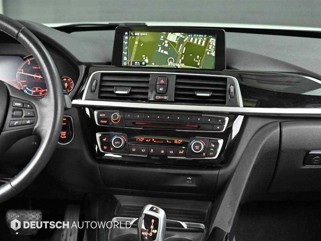 BMW 3시리즈 3시리즈 (F30) 320d 이미지 14