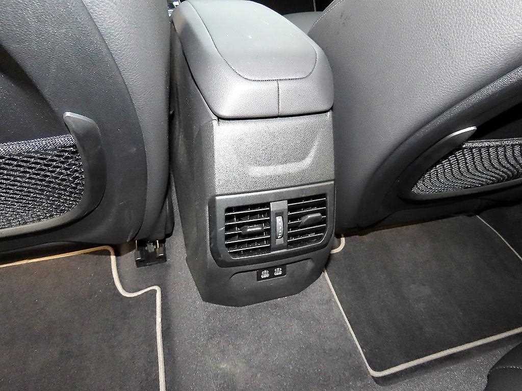 BMW 1시리즈 1시리즈 (F40) 120i 스포츠 이미지 17