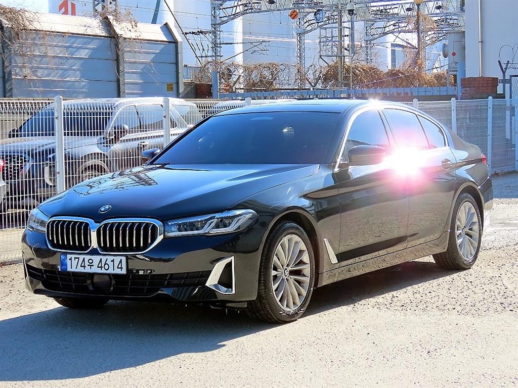 BMW 5시리즈 5시리즈 (G30) 523d xDrive 럭셔리 이미지 2