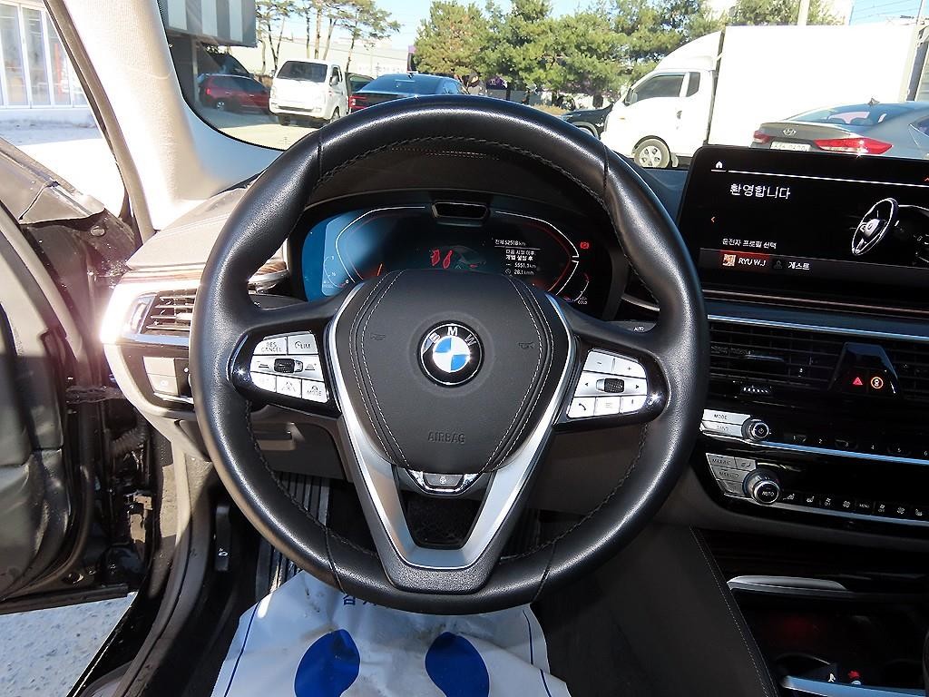 BMW 5시리즈 5시리즈 (G30) 523d xDrive 럭셔리 이미지 8