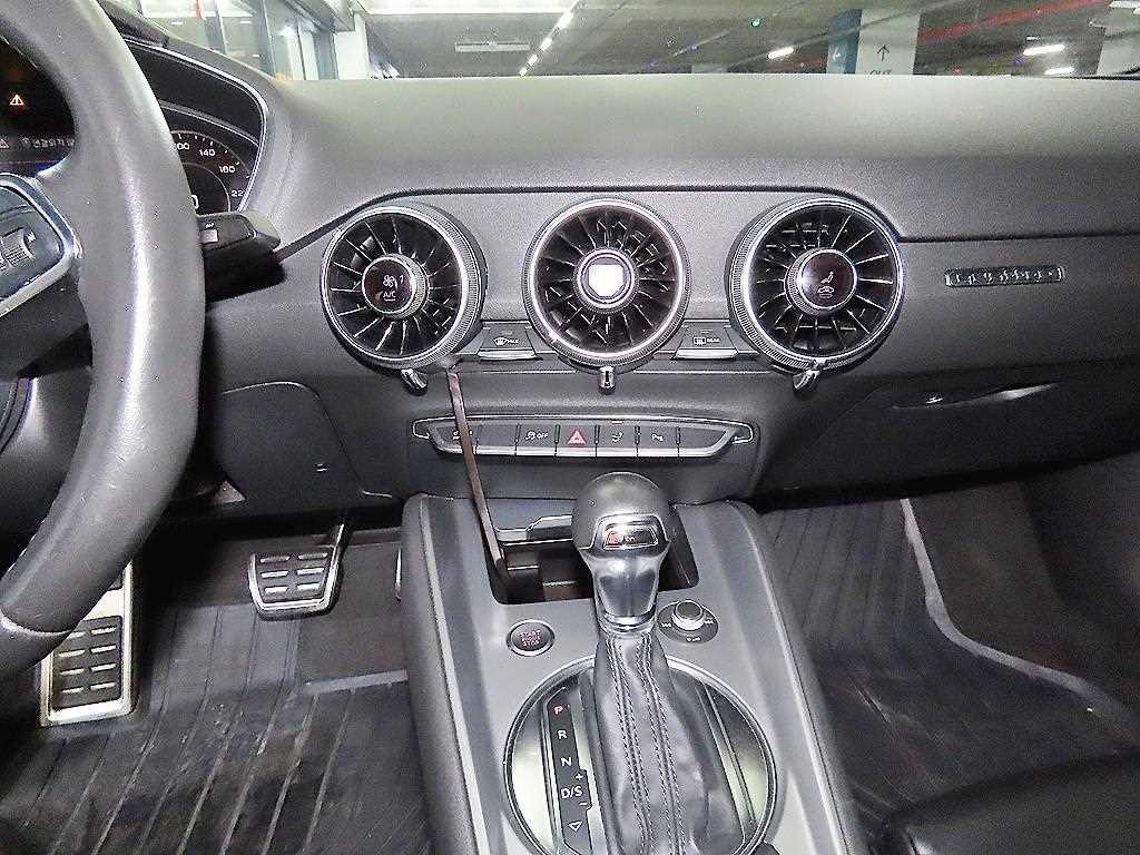 아우디 TT TT (8S) 쿠페 45 TFSI 콰트로 이미지 11