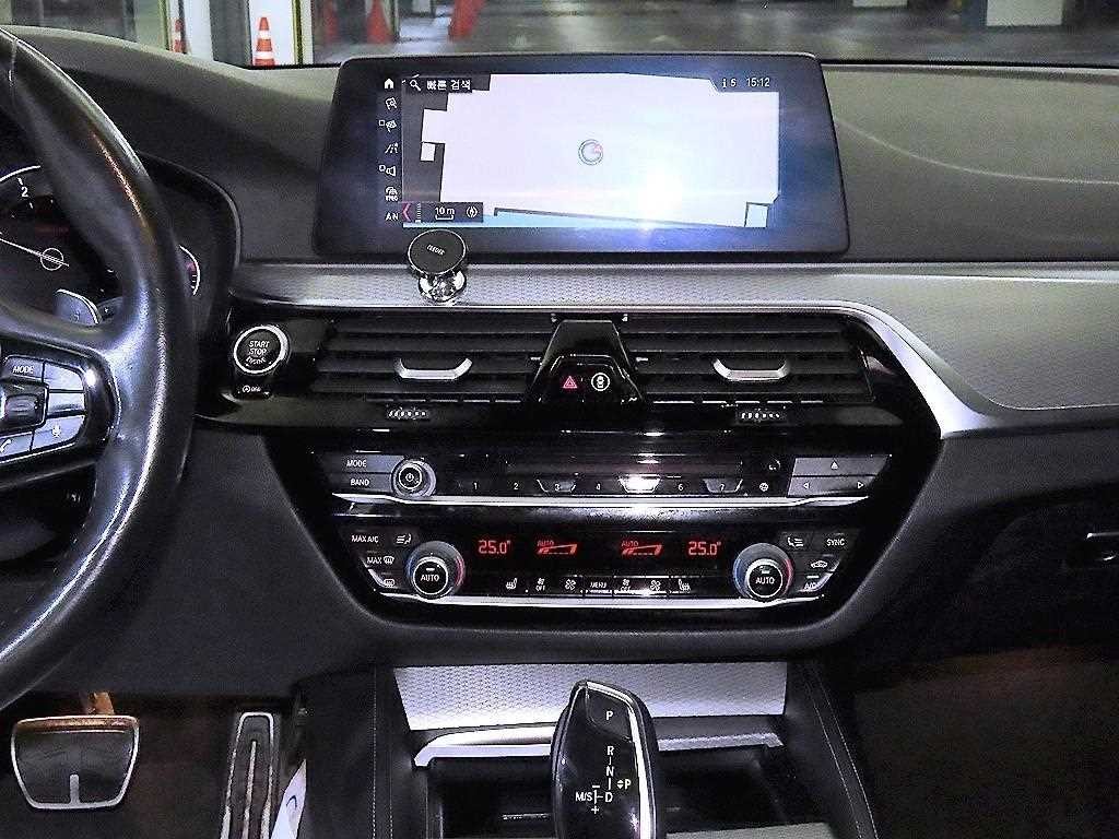 BMW 5시리즈 5시리즈 (G30) 520d M 스포츠 스페셜 에디션 이미지 11