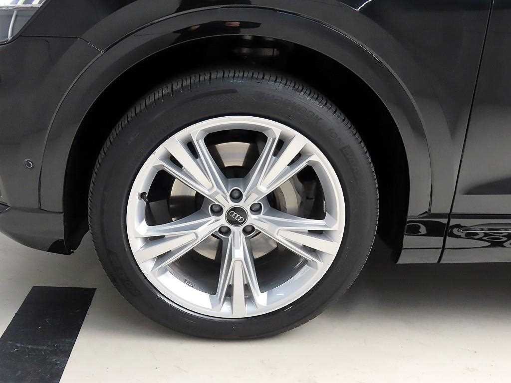 아우디 Q8 45 TDI 콰트로 프리미엄 이미지 20