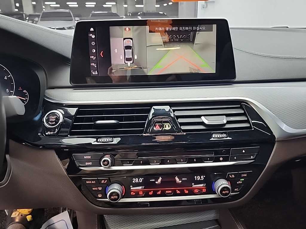 BMW 5시리즈 5시리즈 (G30) 520d xDrive M 스포츠 플러스 이미지 10