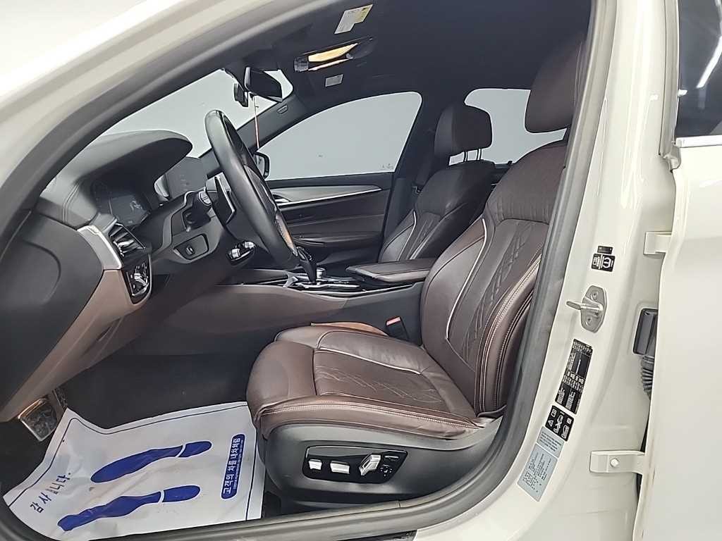 BMW 5시리즈 5시리즈 (G30) 520d xDrive M 스포츠 플러스 이미지 11