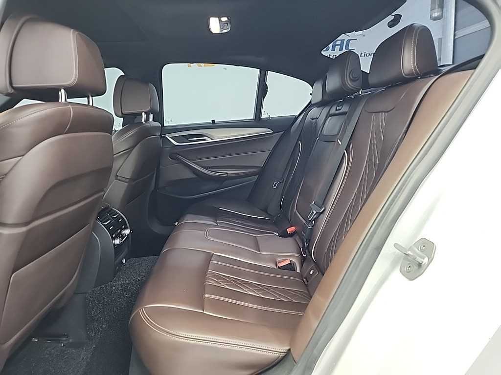 BMW 5시리즈 5시리즈 (G30) 520d xDrive M 스포츠 플러스 이미지 12