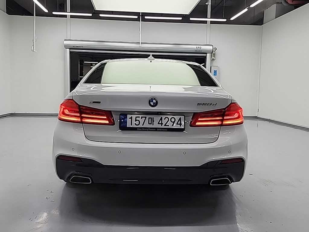 BMW 5시리즈 5시리즈 (G30) 520d xDrive M 스포츠 플러스 이미지 3