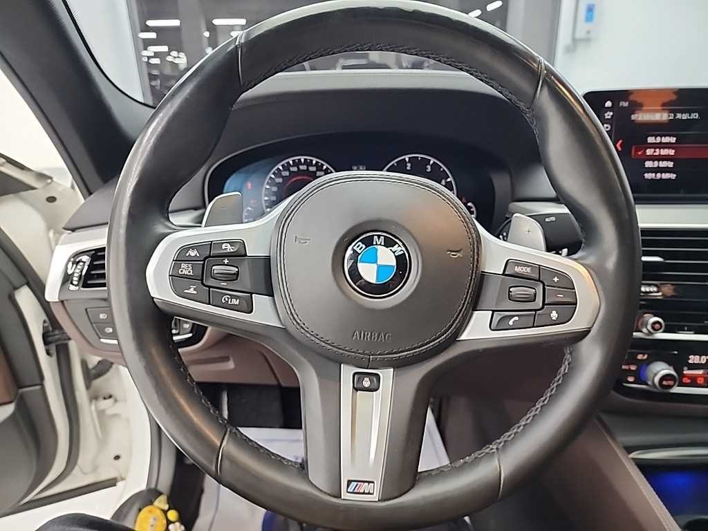 BMW 5시리즈 5시리즈 (G30) 520d xDrive M 스포츠 플러스 이미지 9