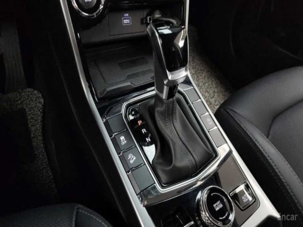 KG모빌리티(쌍용) 코란도 뷰티풀코란도 2WD 가솔린 1.5 C7 이미지 14