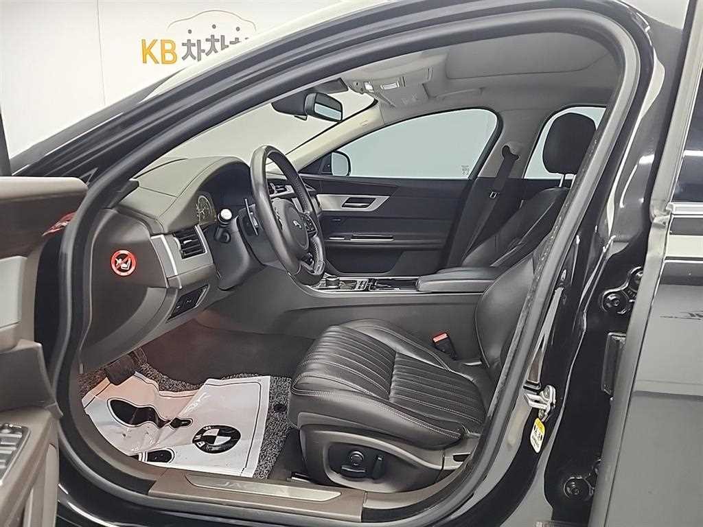 재규어 XF XF(X260) 2.0D 포트폴리오 이미지 5
