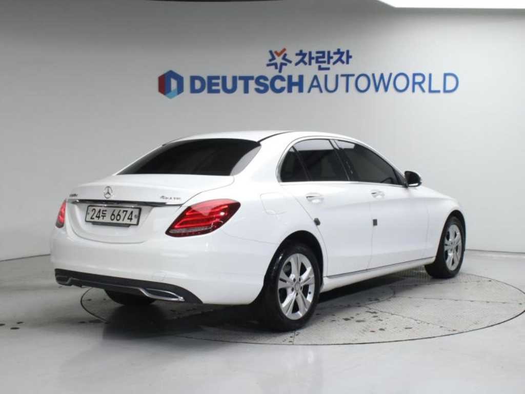 벤츠 C 클래스 C클래스 W205 C220 d 4MATIC 이미지 2