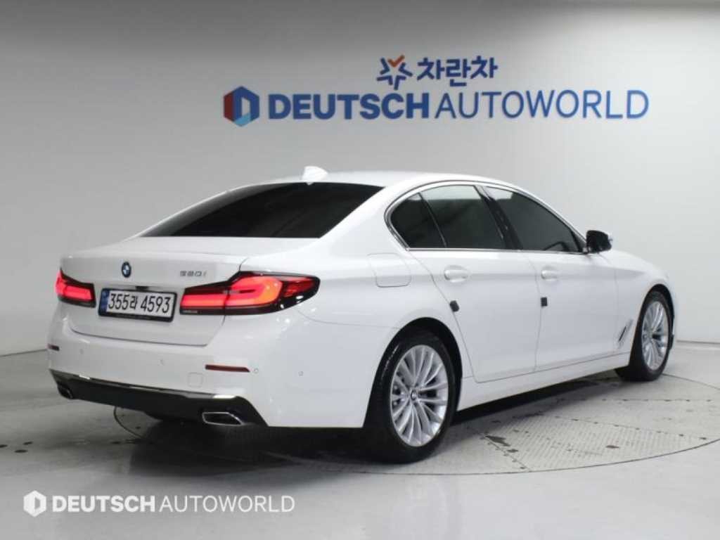 BMW 5시리즈 5시리즈 (G30) 520i 럭셔리 이미지 2