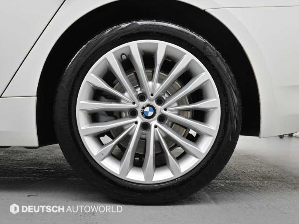 BMW 5시리즈 5시리즈 (G30) 520i 럭셔리 이미지 5