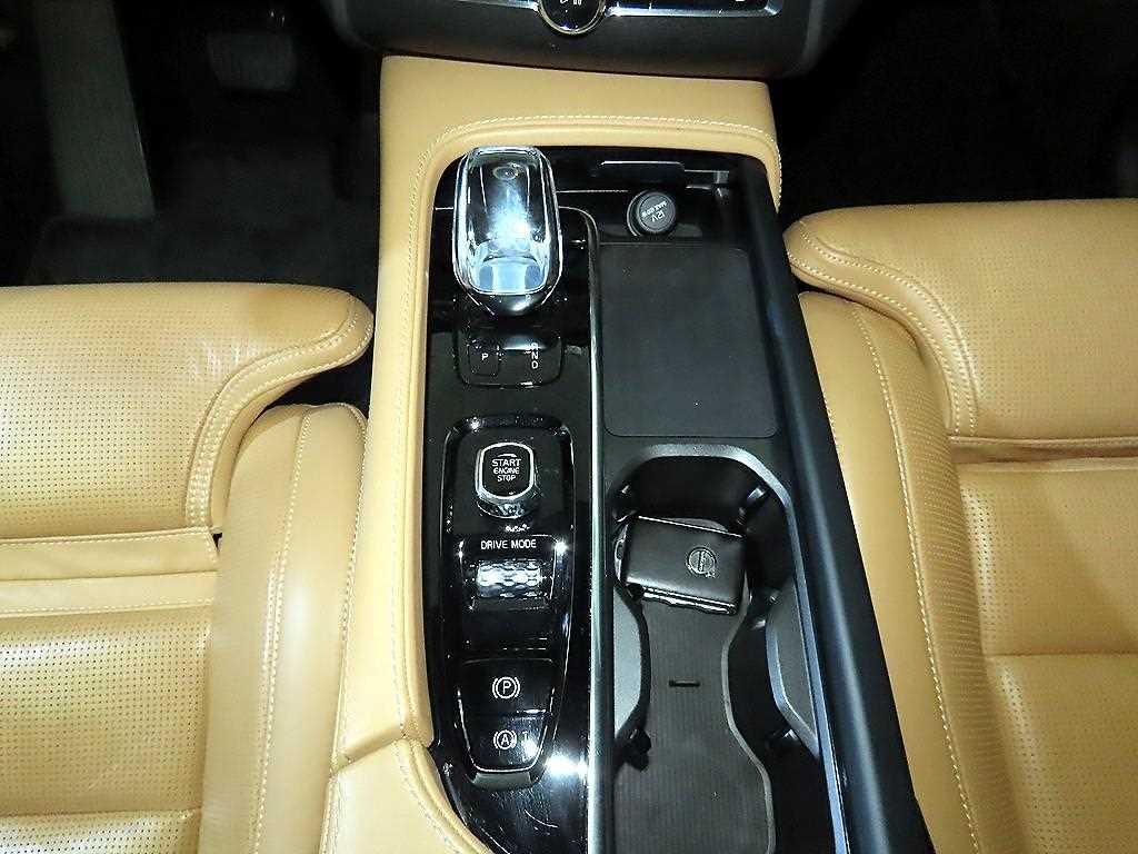 볼보 XC90 XC90 2세대 2.0 T8 AWD 인스크립션 이미지 12