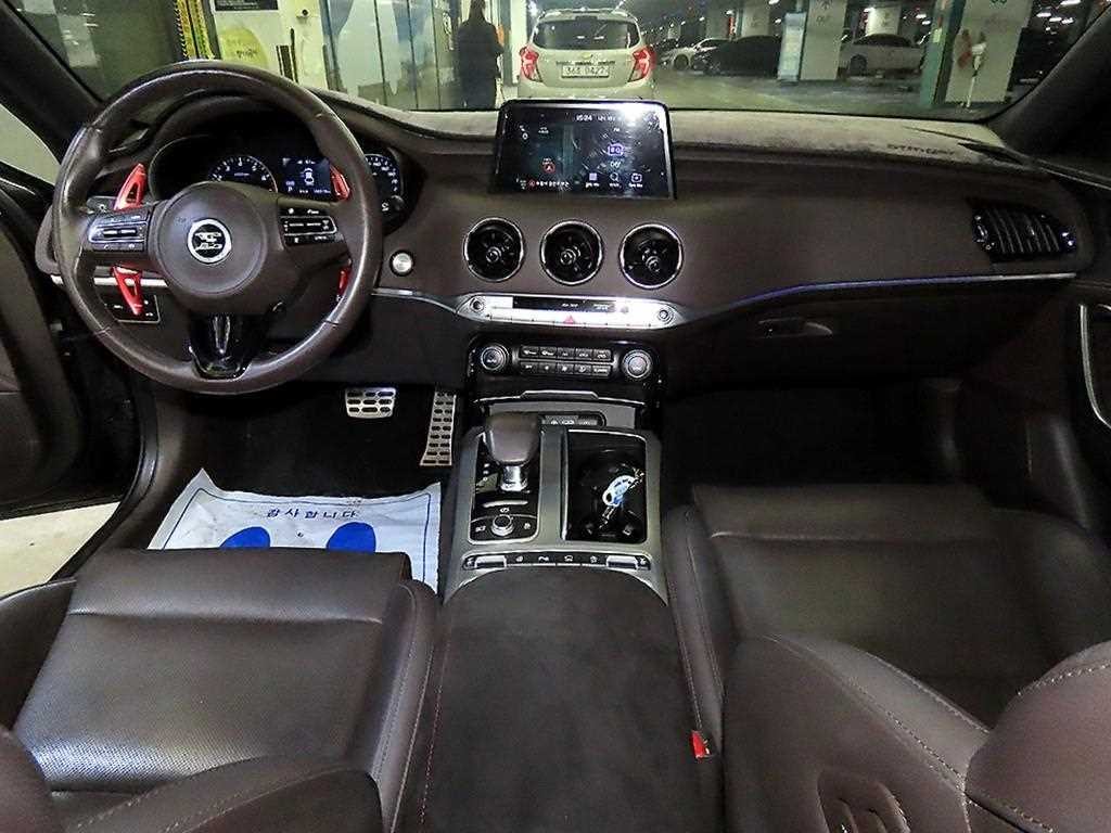 기아 스팅어 가솔린 2.0 터보 2WD 플래티넘 이미지 10