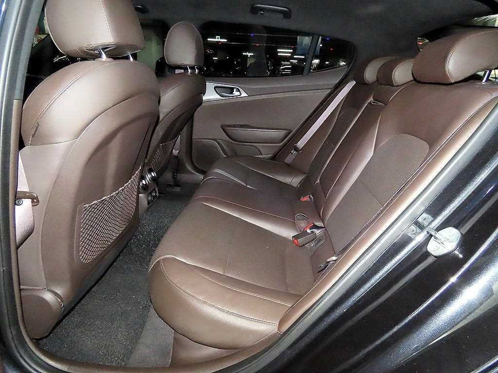 기아 스팅어 가솔린 2.0 터보 2WD 플래티넘 이미지 7