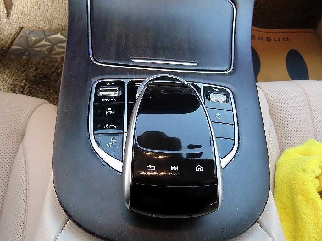 벤츠 E 클래스 E-클래스 W213 E300e 4MATIC 익스클루시브 이미지 13