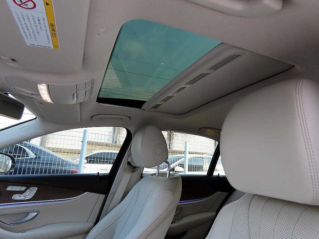 벤츠 E 클래스 E-클래스 W213 E300e 4MATIC 익스클루시브 이미지 16