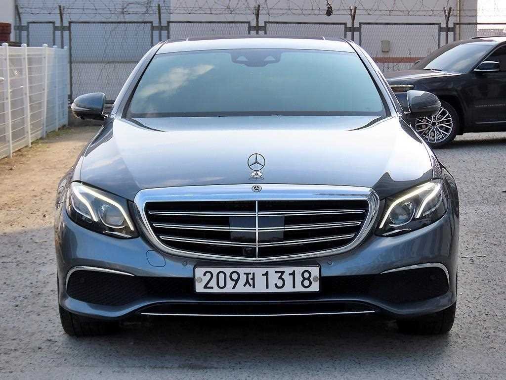 벤츠 E 클래스 E-클래스 W213 E300e 4MATIC 익스클루시브 이미지 2