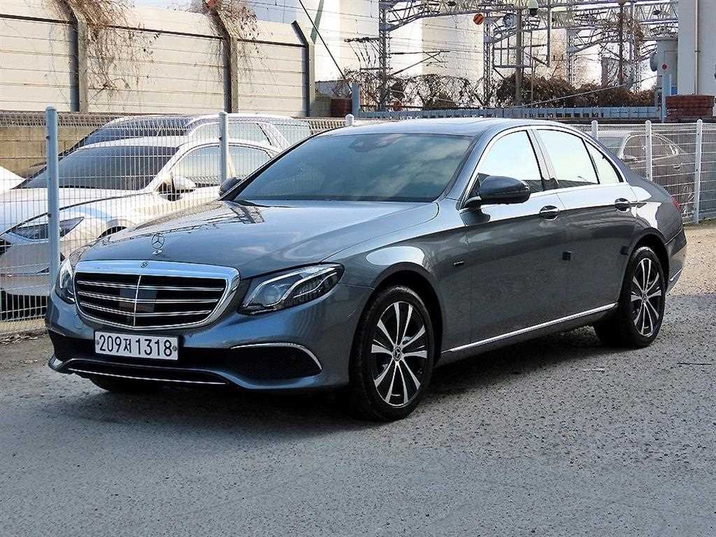벤츠 E 클래스 E-클래스 W213 E300e 4MATIC 익스클루시브 이미지 3